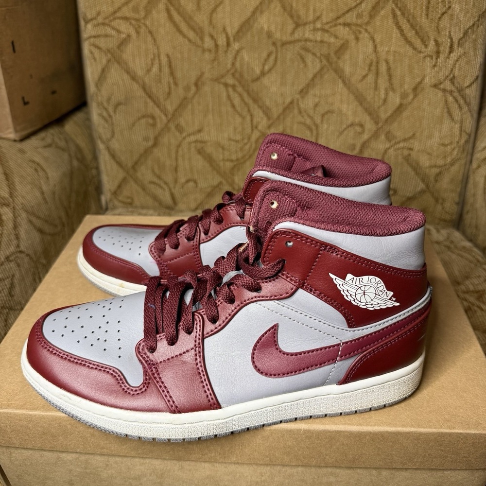 Nike Air Jordan 1 Mid Cherrywood Red Gray Men's Size 7.5 No‎ box
